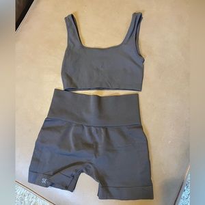 SET Active bra and biker shorts set